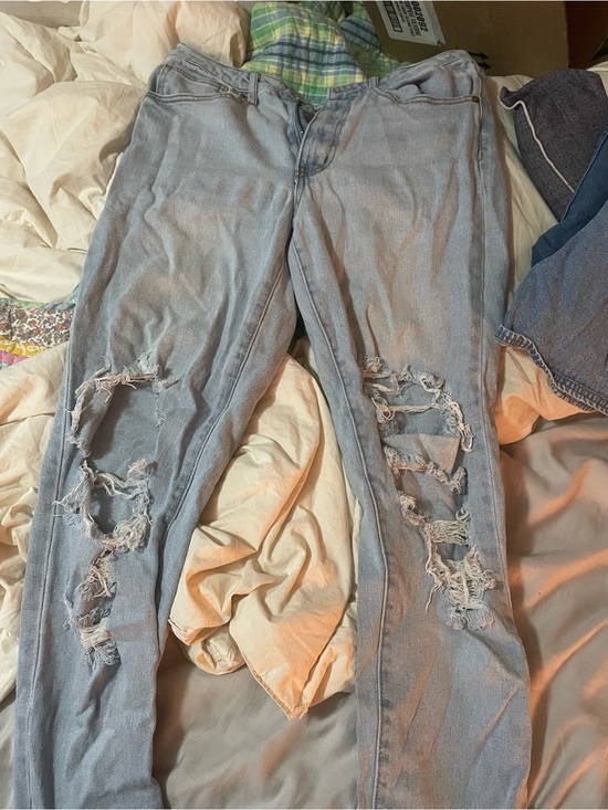 Denim - Light Wash Distressed Ripped Skinny Jeans